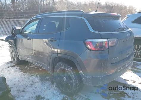 2020 Jeep Compass Latitude 4X4 z USA, uszkodzony, nr VIN 3C4NJDBB1LT196918